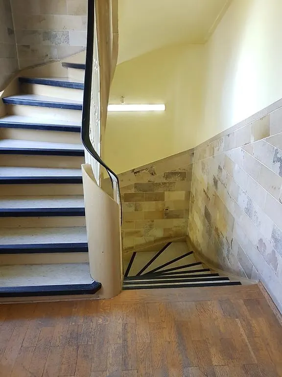 House With 3 Apartments In Nurnberg City