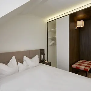 H+ Szálloda